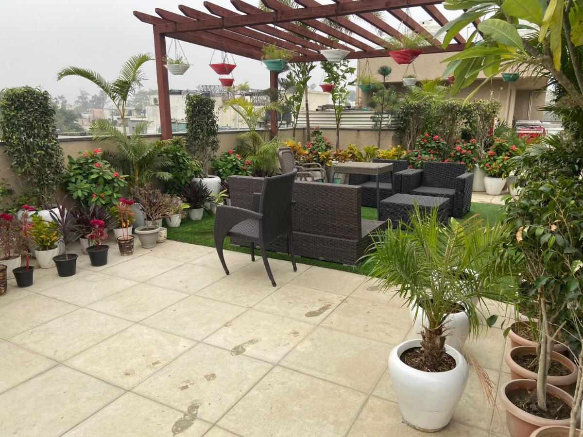 Art House Vasant Vihar New Delhi Bed and Breakfast Exteriör bild